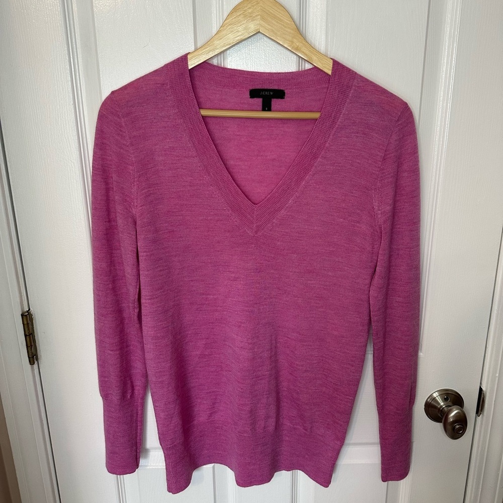 J. Crew Womens Pink V-Neck Sweater Small 100% Merino Wool Preppy Lightweight